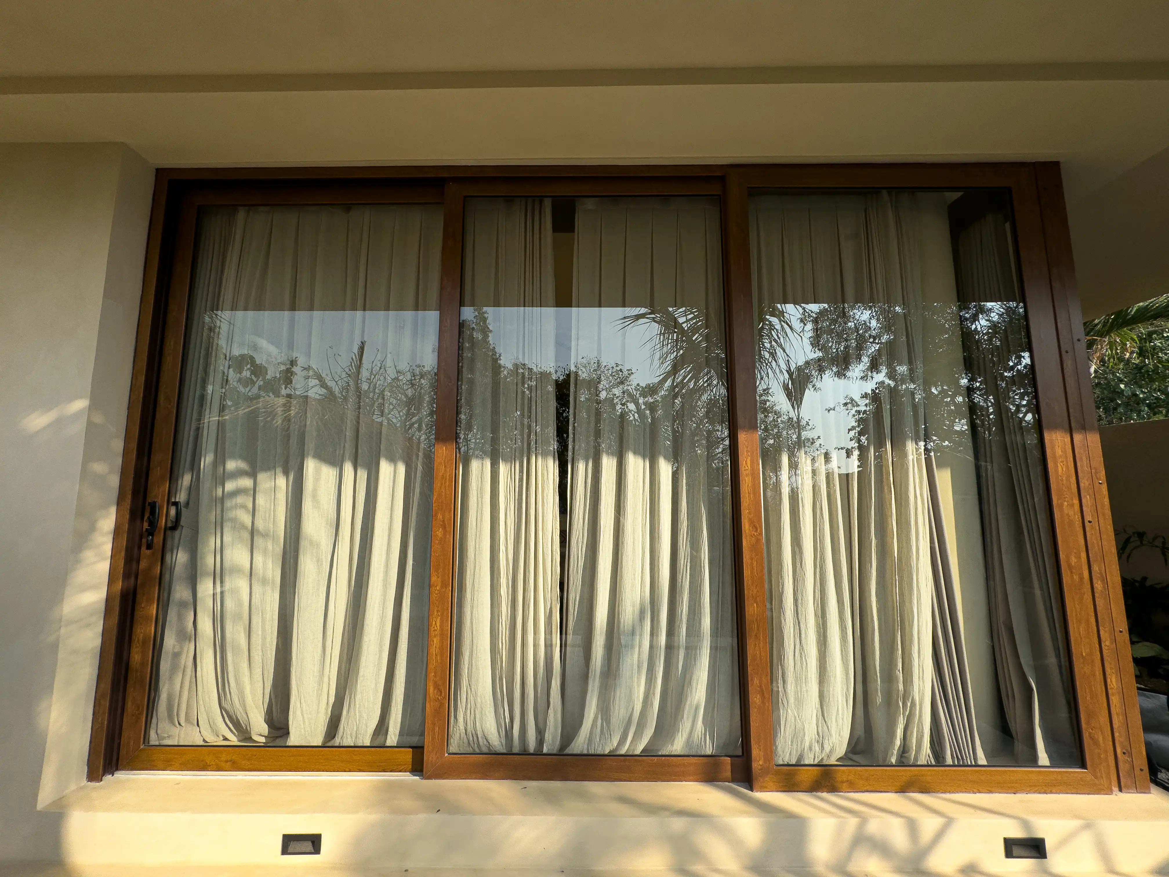 Perbedaan UPVC dan Aluminium: Mana yang Lebih Kedap Suara dan Tahan Lama?